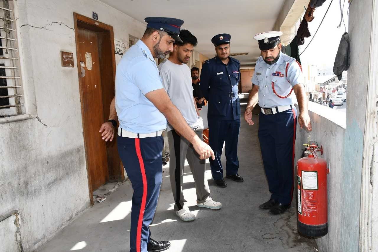 الدفاع المدني ينفذ حملة توعوية حول اشتراطات السلامة في سكن العمال<